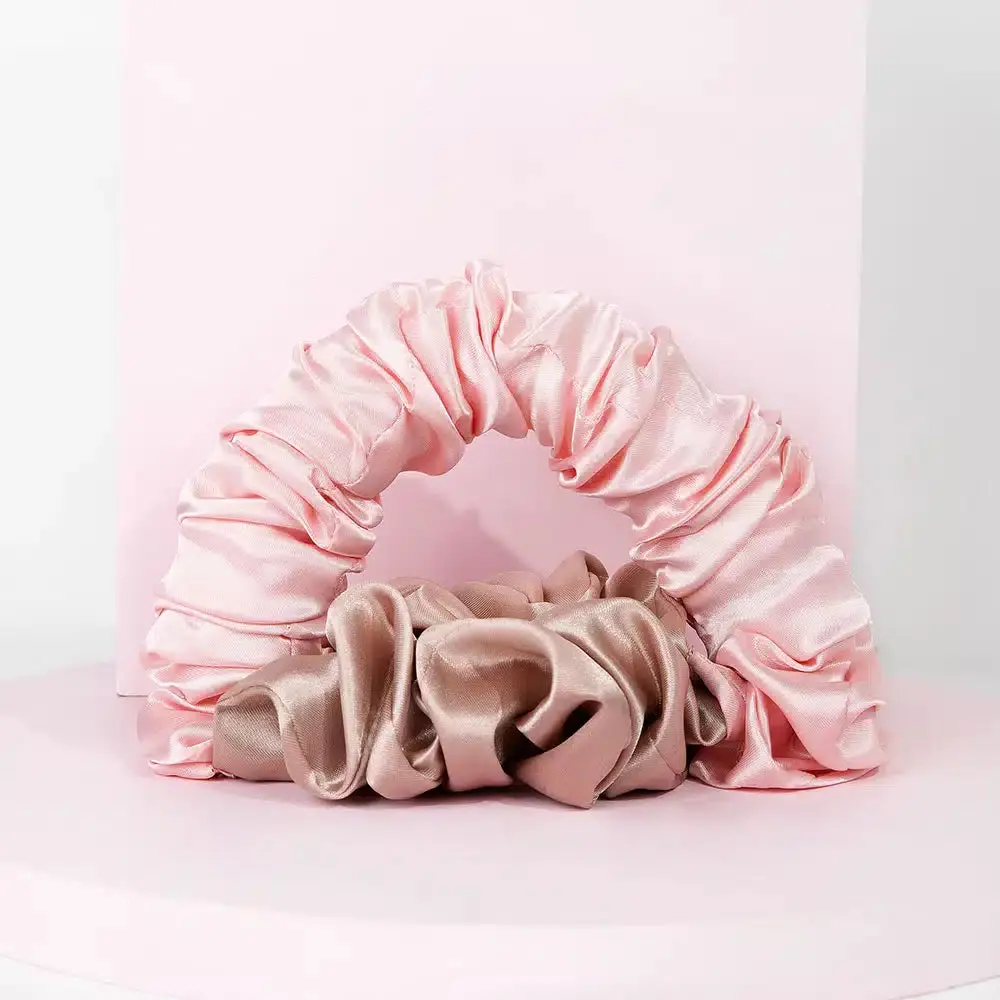 Heatless Curling Scrunchie - Image 5