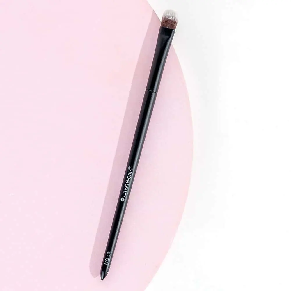 No. 18 Flat Eye Brush - Image 3
