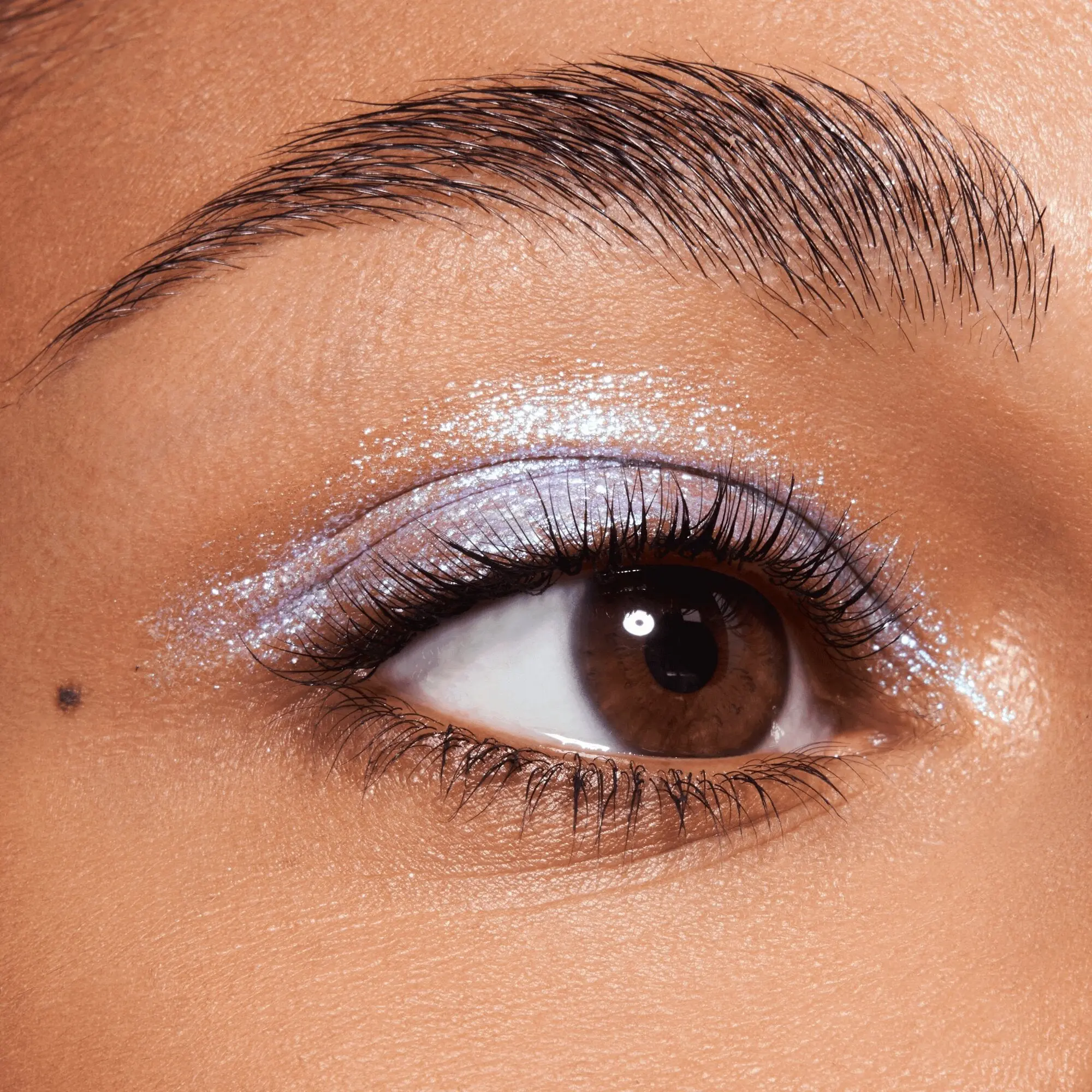 Space Glam Liquid Chrome Eyeshadow 010 Milky Way - Image 2