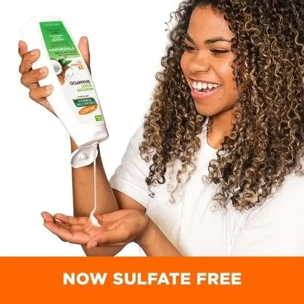 Coconut Oil Formula Moisture Boost Shampoo - Image 3