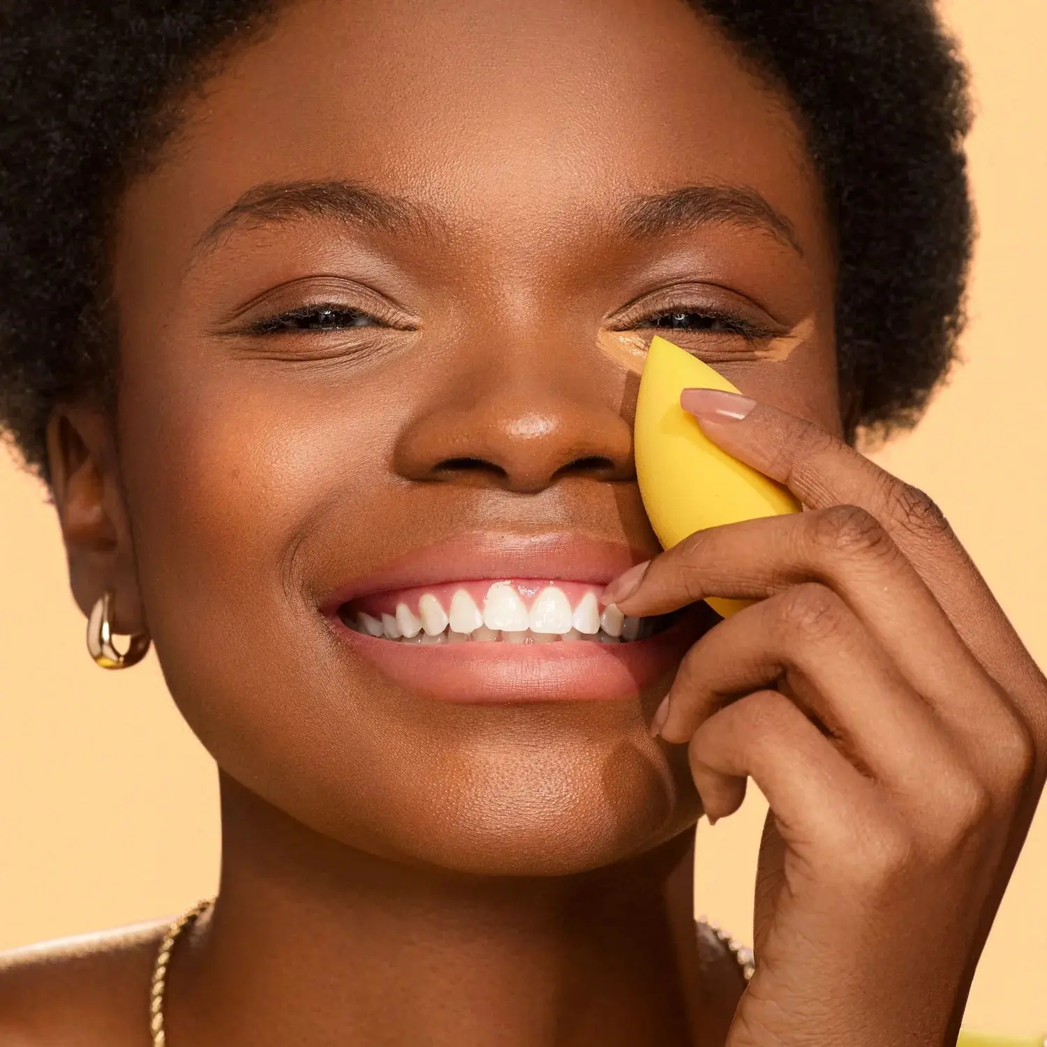 Miracle Complexion Sponge + Concealer Sponge Duo - Image 4